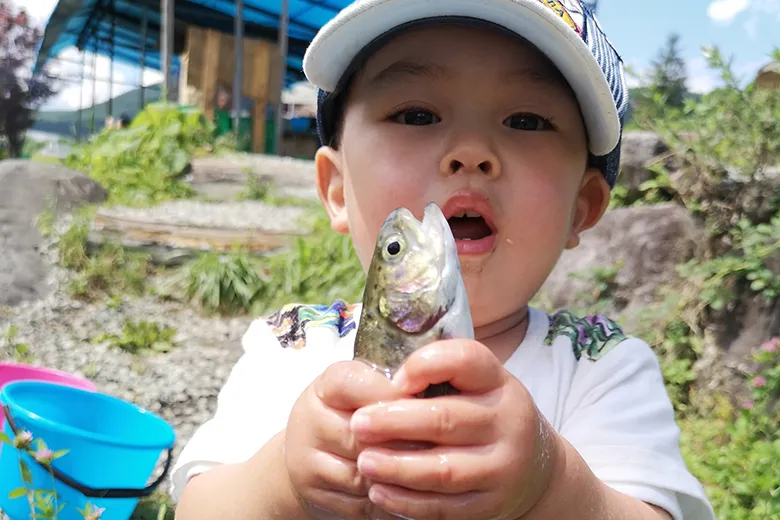 魚つかみ